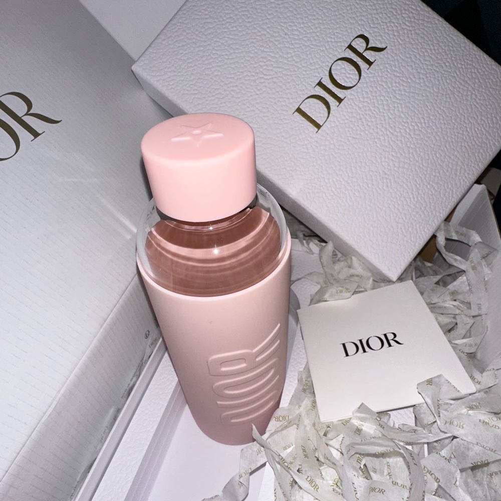 NIB Limited Edition Christian Dior Glass Water Bottle - Picture 7 of 9